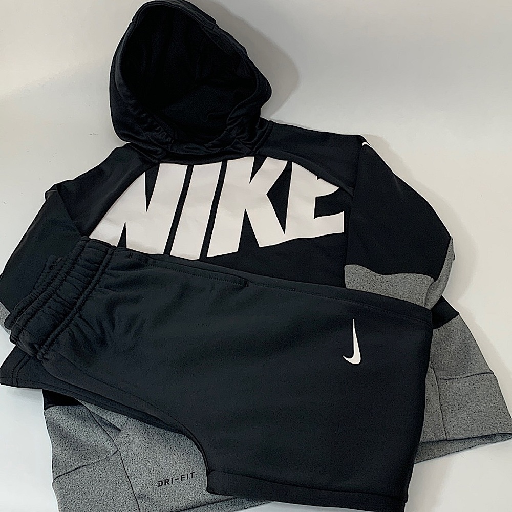 NIKE DRI/THERMA-FIT Boys Training Set Size: Medium